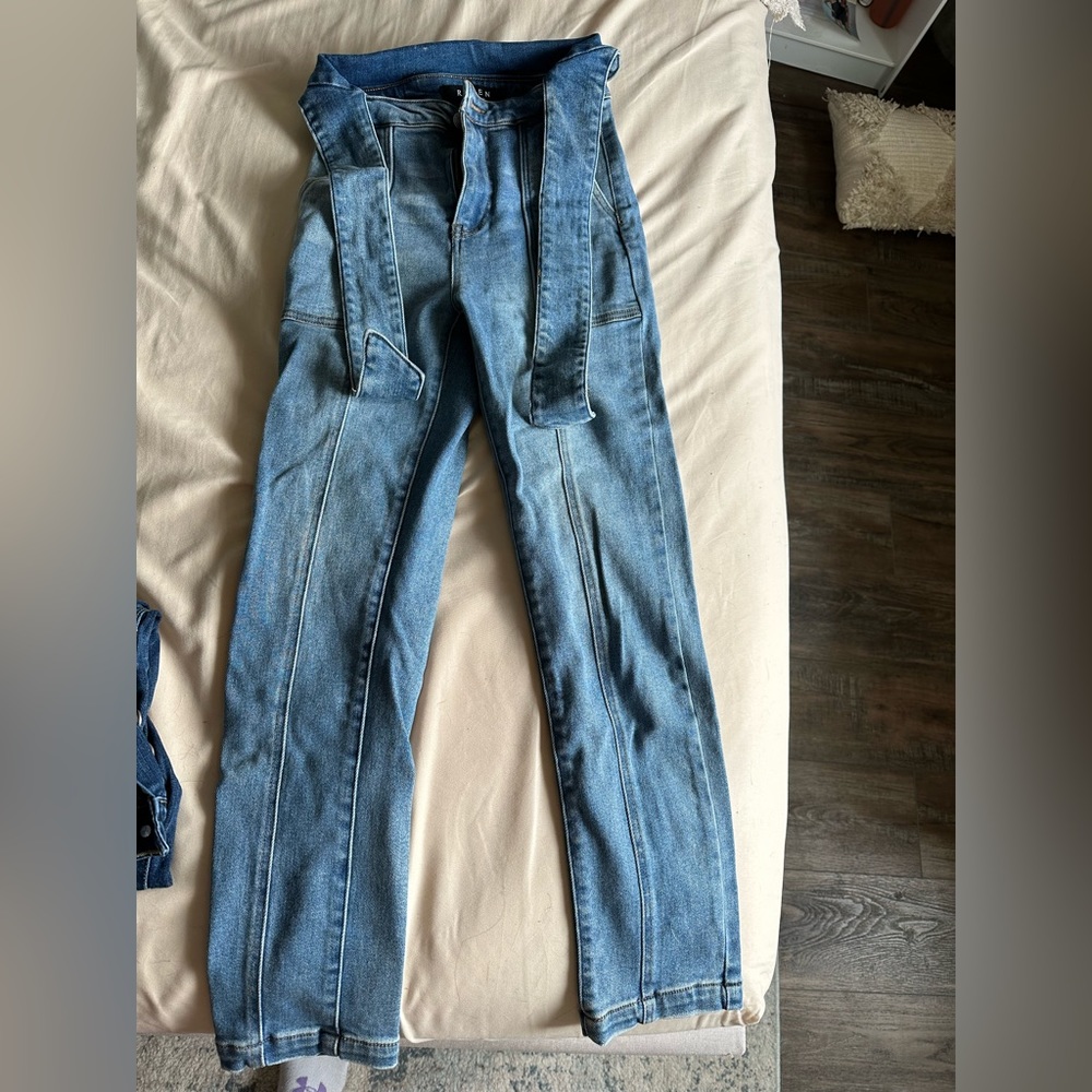 Risen high waisted medium wash jeans with tie detail at waist